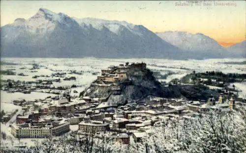 Ak Salzburg in Österreich, Festung auf Felsen, verschneite Stadt, Bergkette im Hintergrund, schne
