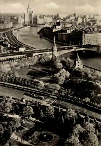 Ak Moskau Russland, Blick auf die große Kamenjew Brücke vom Glockenturm im Kreml