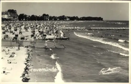 Ak Ostseebad Travemünde Lübeck,  Strand, Strandkörbe, Badegäste, Buhnen, Seebrücke