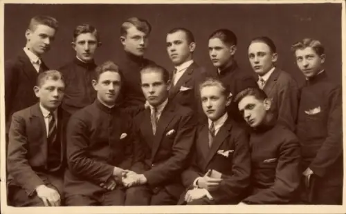 Foto Ak Radom Polen, Gruppe junger Männer, Schülerverbindung, Kurs IIa, 1929