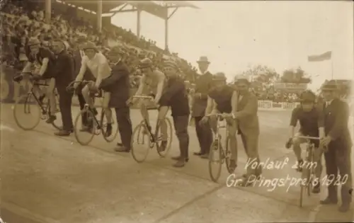 Foto Ak Berlin Radrennbahn Olympiabahn, Preis v. Charlottenburg 50km 1920, Golle, Hoffmann, Schenkel