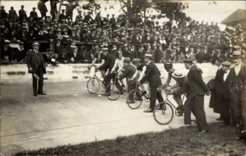 Foto Ak Berlin Treptow, Radrennbahn, Gr. Preis von Deutschland 1918 50km, Rennfahrer Janke, Panke