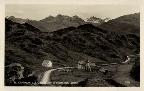 Ak St. Christoph Tirol, Blick auf Häuser und Madaunspitz, Gebirge