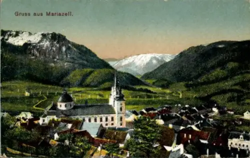 Ak Mariazell Steiermark, Kirche mit Kuppel und hohem Turm, Ortskern mit Häusern, Tal und Wiesen, 