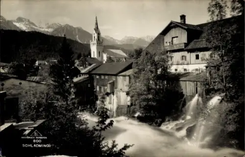 Ak Schladming Steiermark, Wohnhäuser am Fluss, Kirche