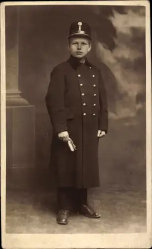 Foto Ak Kind in Uniform, Portrait