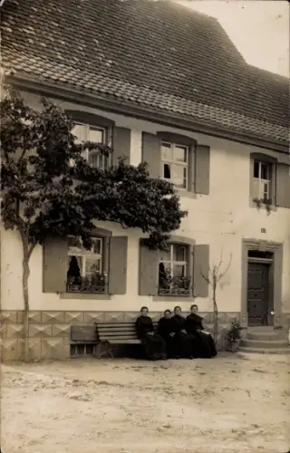 Foto Ak Maulburg im Wiesental Südschwarzwald, Haus, Frauen