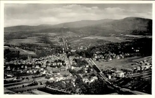 Ak Bad Soden am Taunus Hessen,  26 heilspendende Thermalquellen, Luftaufnahme