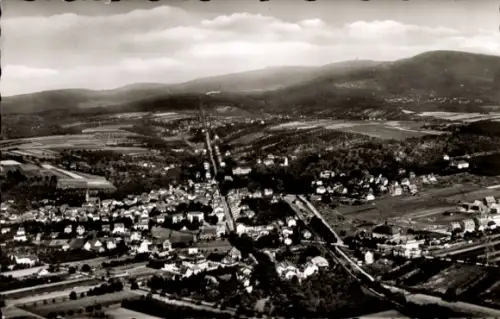 Ak Bad Soden am Taunus Hessen,  26 heilspendende Thermalquellen, Luftaufnahme