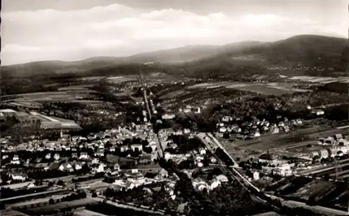Ak Bad Soden am Taunus Hessen,  26 heilspendende Thermalquellen, Luftaufnahme