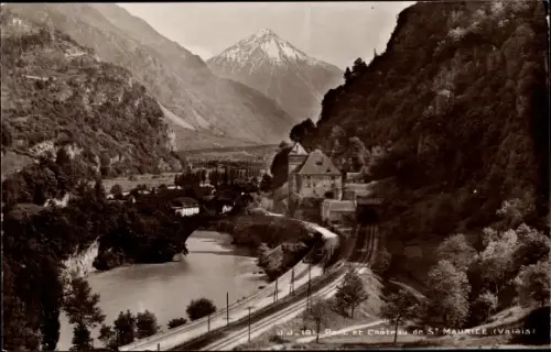 Ak Saint Maurice Kanton Wallis, Chateau, Eisenbahnstrecke, Fluß, Panorama