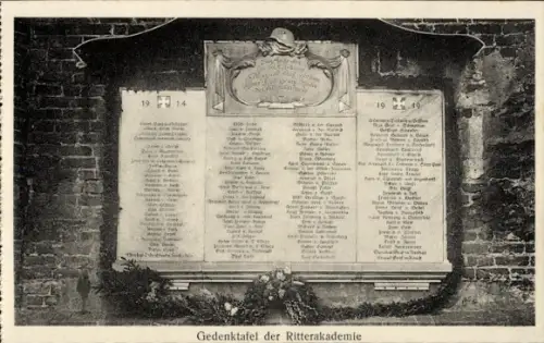 Ak Brandenburg an der Havel, Gedenktafel der Ritterakademie, Kriegerdenkmal