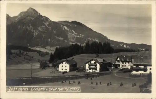Ak Kreckelmoos Breitenwang Tirol, Lähn Gasthof, Totalansicht, Bergwand