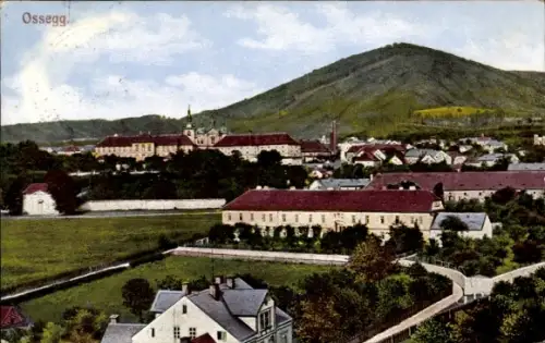 Ak Osek Ossegg Reg. Aussig, Totalansicht der Ortschaft, Stiftkirche, Berg