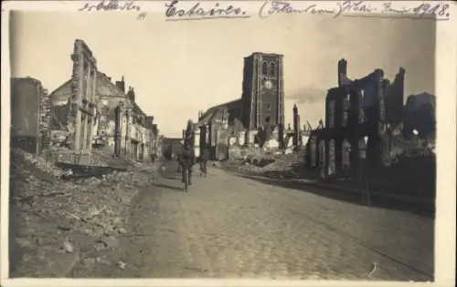 Foto Ak  Estaires Nord, Ruinen, Kirche, Kriegszerstörung I. WK, Mai - Juni 1918