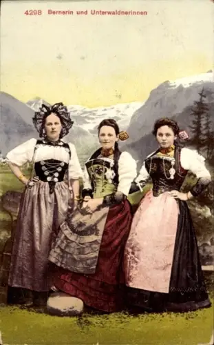 Ak Bernerin und Unterwaldnerinnen, Schweizerische Trachten