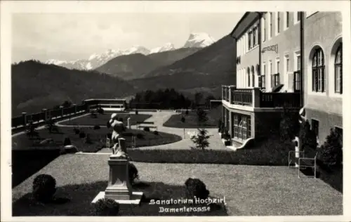 Ak Hochzirl Zirl in Tirol, Terrasse mit Statuen, geschwungene Gartenwege, Rasenflächen, Bergpanor