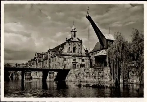 Ak Lüneburg in Niedersachsen, alter Kran, Brücke