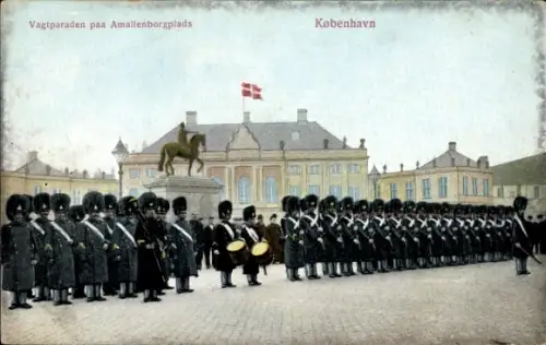 Ak København Kopenhagen Dänemark, Vagtparaden paa Amalienborgplads