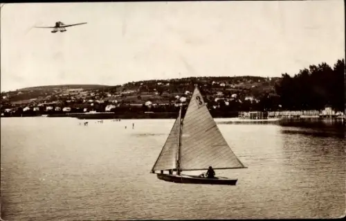 Ak Balatonalmádi Ungarn, Panorama, Segelboot, Wasserflugzeug