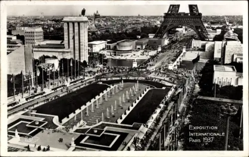 Ak Paris, Weltausstellung 1937, Eiffelturm, Bassins du Trocadéro