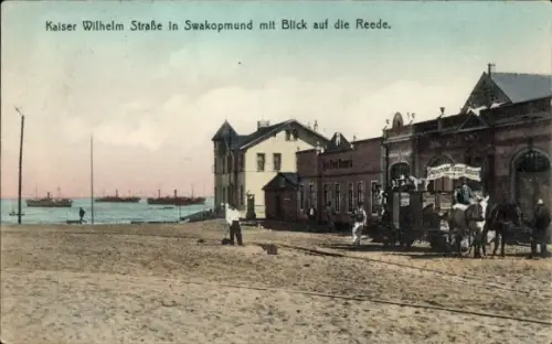 Ak Swakopmund Namibia Deutsch Südwestafrika, Kaiser Wilhelm Straße mit Blick auf die Reede