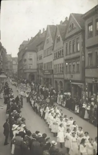 Foto Ak Coburg in Oberfranken, Festzug, Mädchen in weißen Kleidern