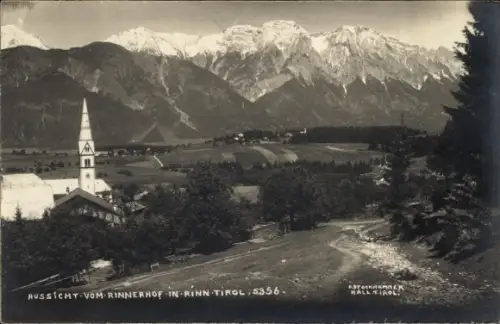 Foto Ak Rinn in Tirol, Aussicht vom Rinnerhof, Kirche