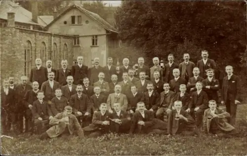 Foto Ak Hermsdorf Bernsdorf in Sachsen , Männergruppe, Biergläser