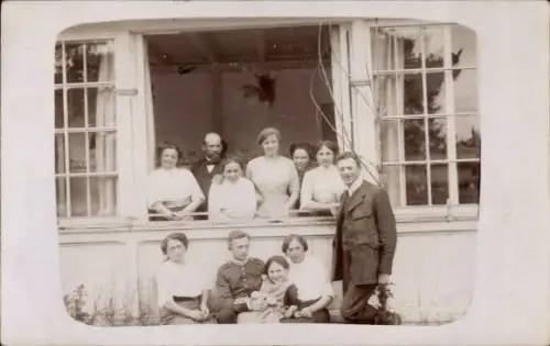 Foto Ak Ostseebad Ahlbeck auf Usedom, Familienbild