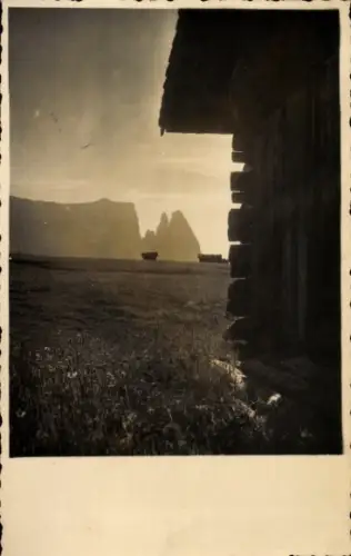 Foto Ak Südtirol, Hütte in den Dolomiten, Berggipfel