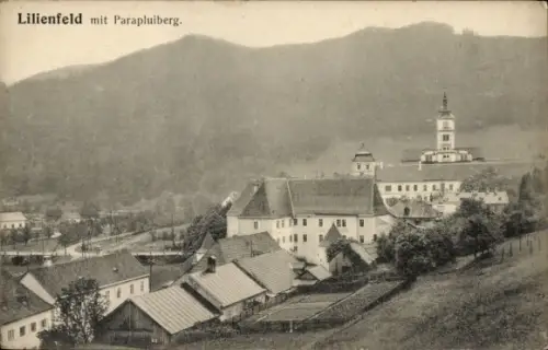 Ak Lilienfeld in Niederösterreich, Kirchturm, großes Gebäude, Häuser mit Gärten, Hügel, gedruckte