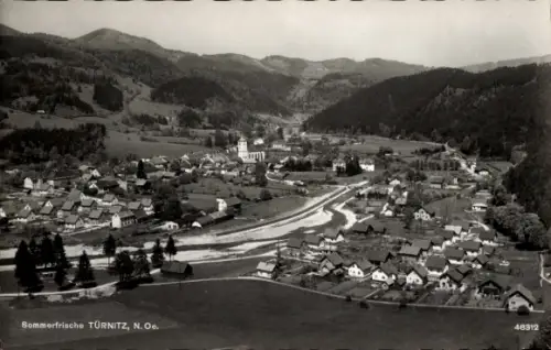 Ak Türnitz in Niederösterreich, Tal mit Fluss, Dorf mit Kirchturm, Wohnhäuser, Straßen, Felder, b