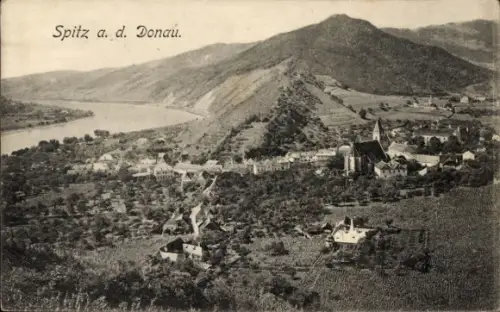 Ak Spitz an der Donau Niederösterreich, Flussufer mit Fluss, Weinberge/Terrassen, Dorf mit Kircht