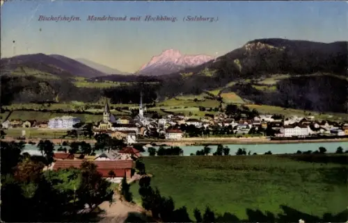 Ak Bischofshofen in Salzburg, Panoramablick auf Ort am Fluss, zwei Kirchtürme, Häuserzeile, Uferb