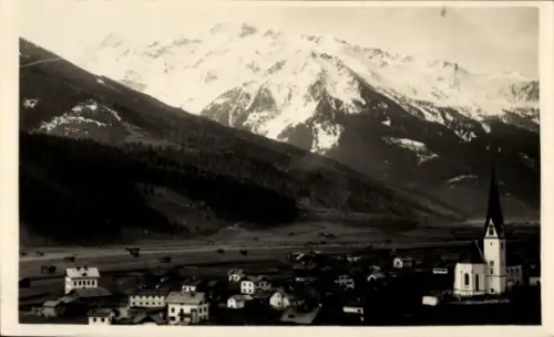 Ak Mühlbach im Pinzgau Bramberg am Wildkogel in Salzburg, Kirche mit hohem Turm, Dorfhäuser, Tal 