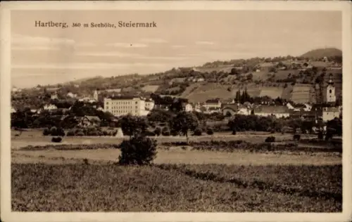 Ak Hartberg Steiermark, Feld im Vordergrund, Ortschaft mit Kirchturm, Hügel im Hintergrund, gedru