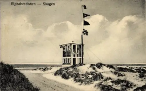 Ak Skagen Dänemark, Signalstationen,  Signalstation mit Flaggenmast, Dünen
