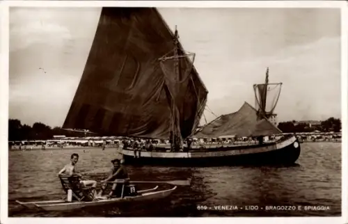 Ak Venezia Venedig Veneto, Venedig Lido, Bragozzo, Strand