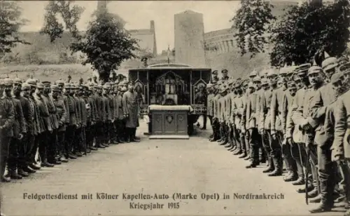 Ak Feldgottesdienst mit Kölner Kapellen-Auto, Marke Opel, in Nordfrankreich Kriegsjahr 1915