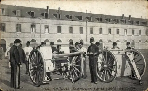 Ak Artillerie, Instruction sur le canon de 75mm, Franz. Soldaten mit Geschützen