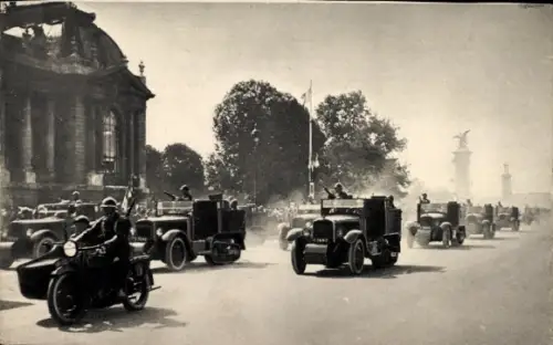 Ak 14 Juillet, Défilé de Dragons portés, Dragoniere, Kriegstechnik, Panzerwagen