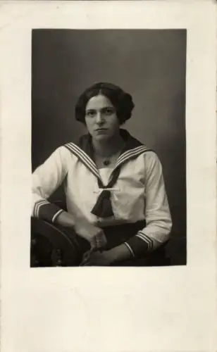 Foto Ak Junge Frau im Matrosenhemd, Portrait, Liesl, Rosenheim 1915