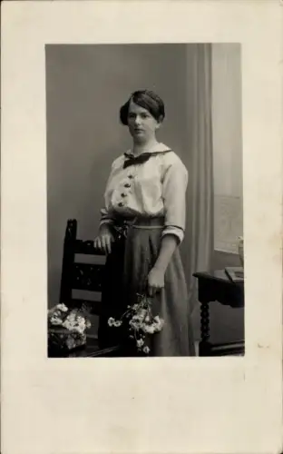 Foto Ak Portrait einer jungen Frau, Theres Siglreitmaier