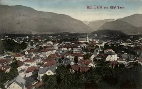 Ak Bad Ischl in Oberösterreich, Viele Häuser und Dächer, Kirchturm, See im Hintergrund, umgebende
