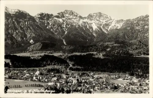 Ak Bad Goisern am Hallstättersee Oberösterreich, Panoramablick auf Dorf mit Kirche, Feldern, Wald
