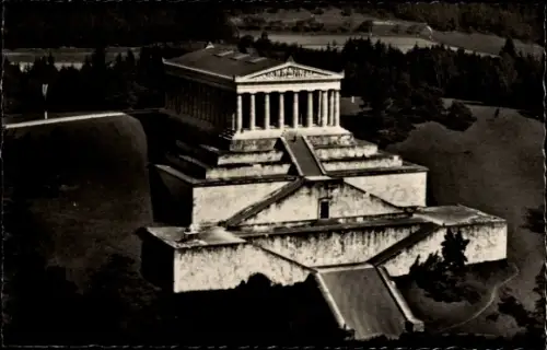 Ak Donaustauf in der Oberpfalz, Walhalla, monumentales Gebäude, von Bäumen umgeben