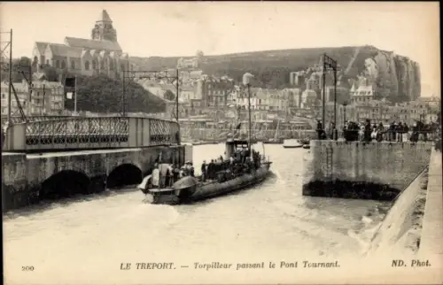 Ak Le Tréport Seine Maritime, Torpilleur passant le pont Tournant, Torpedoboot