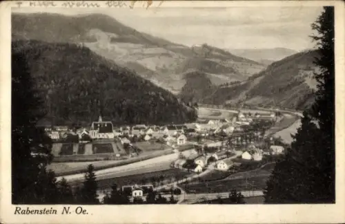 Ak Rabenstein an der Pielach in Niederösterreich, Dorf im Tal, Kirche mit Turm, Fluss oder Bahnli
