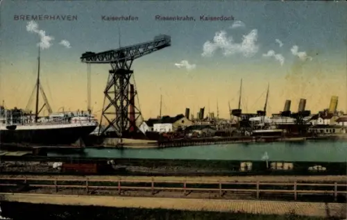 Ak Bremerhaven,  Kaiserhafen, Riesenkrahn, Kaiserdock, Passagierschiff, Kaianlage